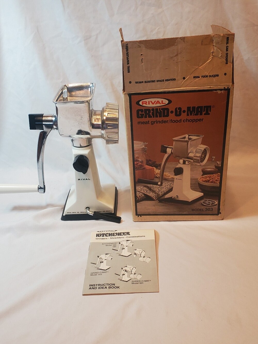 Rival Vintage 1978 Grind-O-Mat White Meat Grinder/Food Chopper #303 Made In USA